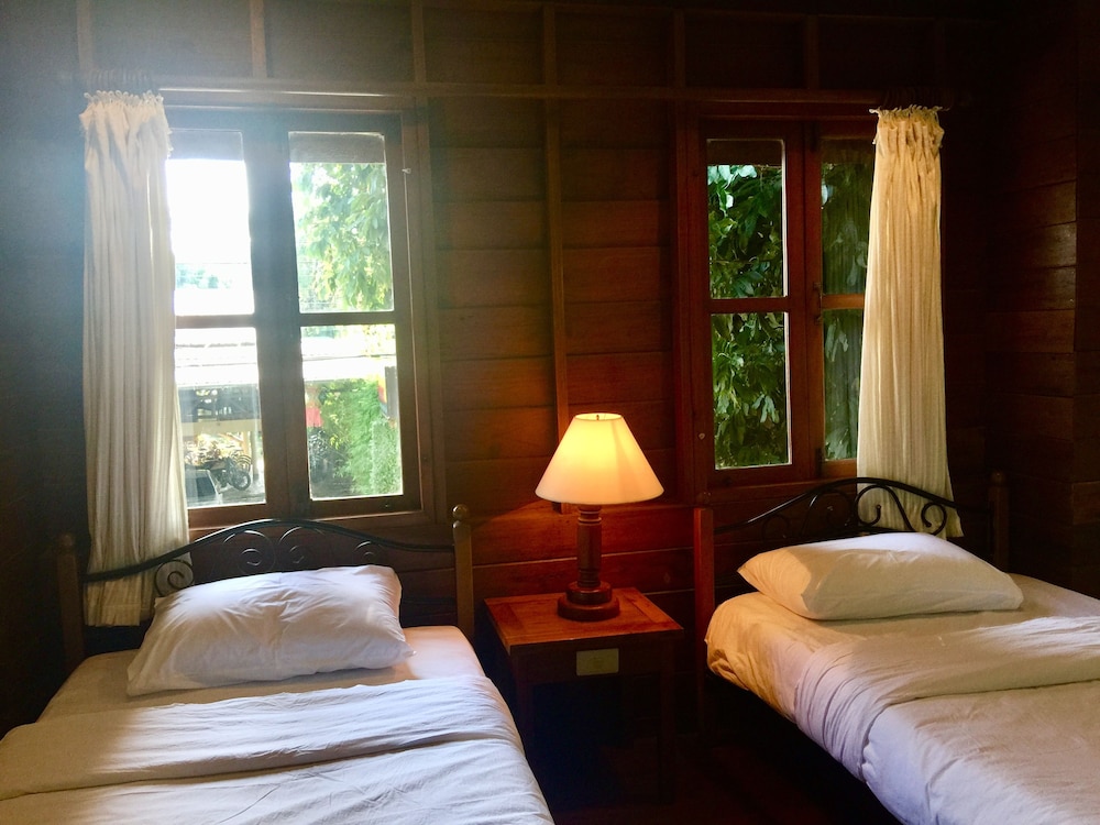 RIVERHOUSE HOTEL 44/71