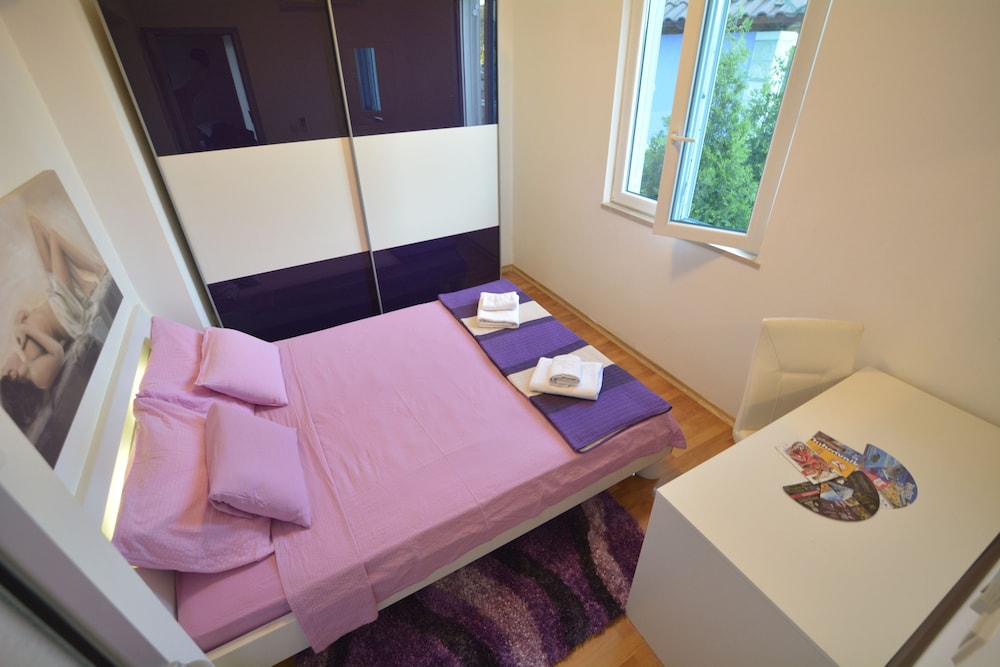 Villa Avantgarde 17/50