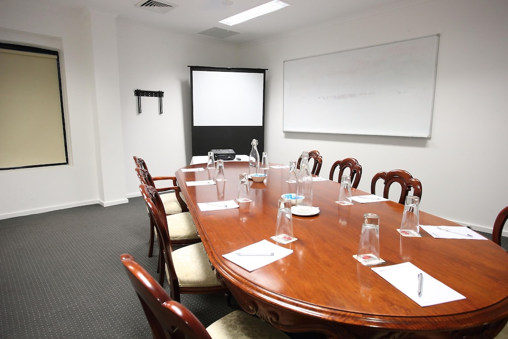 Oaks Townsville Metropole Hotel 59/69