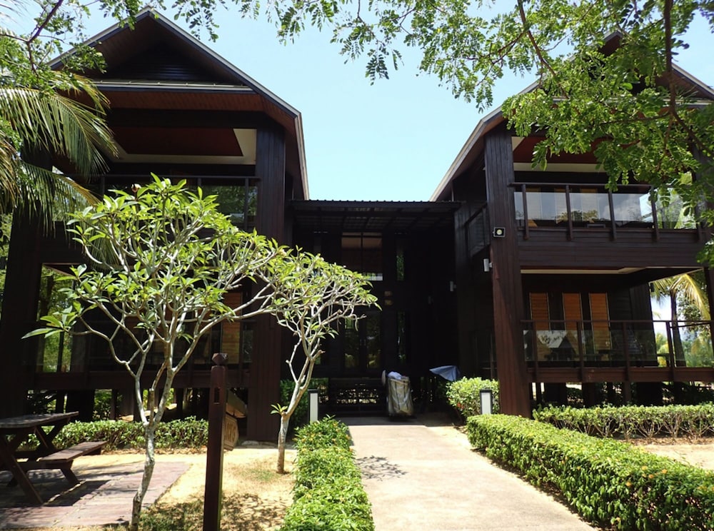 Duyong Marina and Resort 23/25