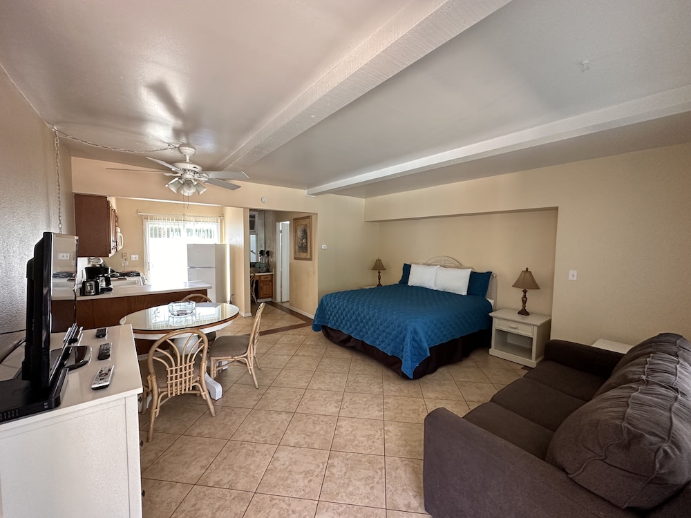 The Villas of Palm Springs 32/50
