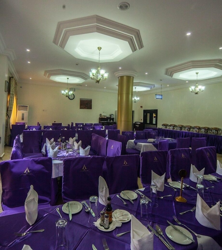 Reiz Continental Hotel Abuja 43/49
