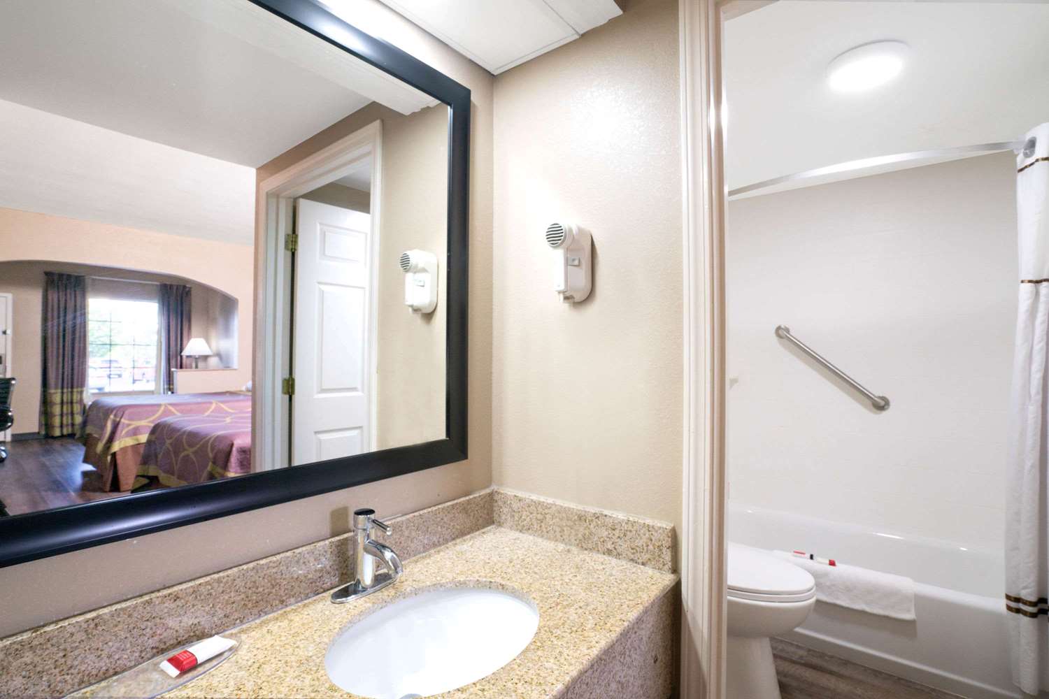 Super 8 by Wyndham Murfreesboro 29/30