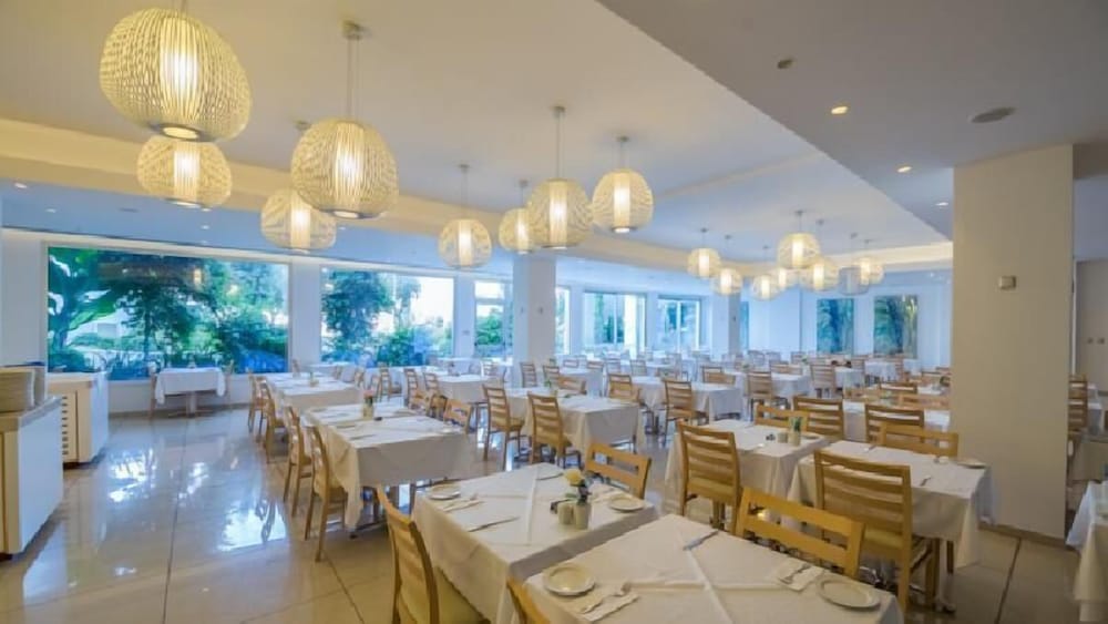 Vrissaki Beach Hotel 36/50