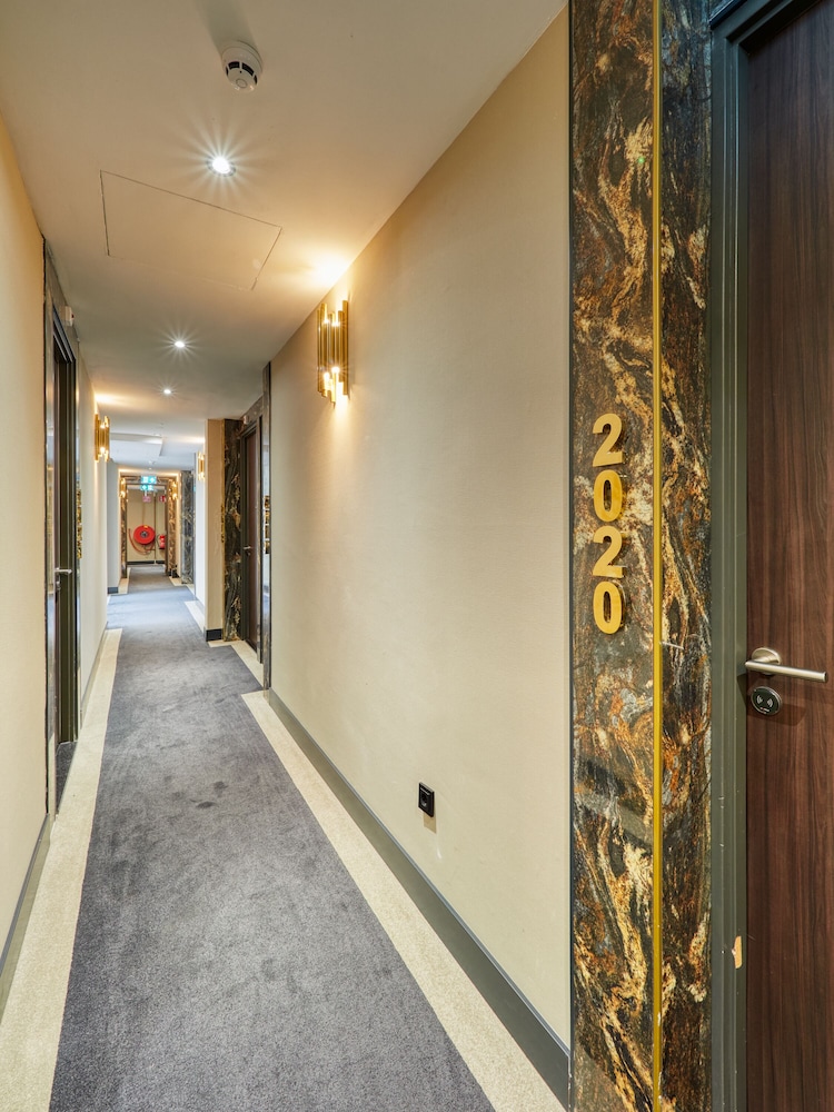 G Hotel 4/43