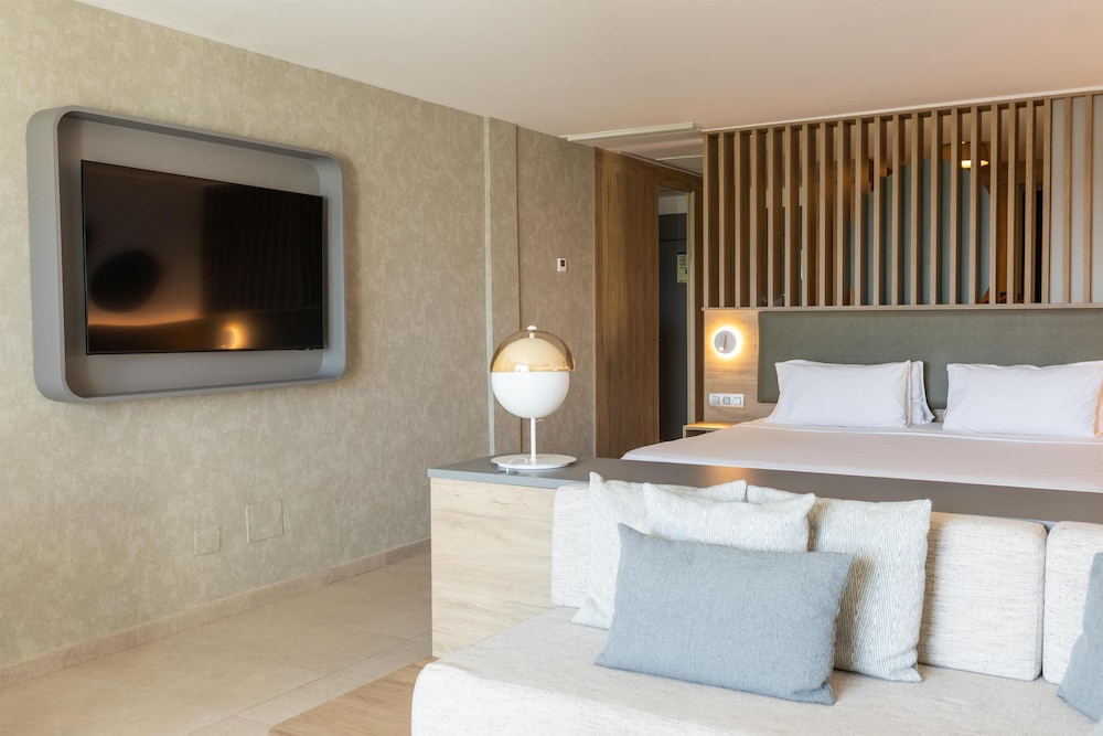 Junior Suite, Twin Beds, Ocean Front, Radisson Blu Resort Lanzarote Adults Only 3/3