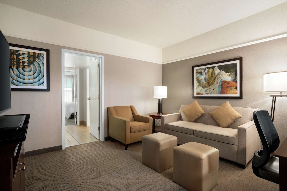 Embassy Suites Brunswick 21/55