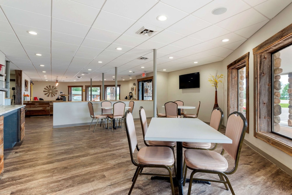Econo Lodge Lakeview 33/44