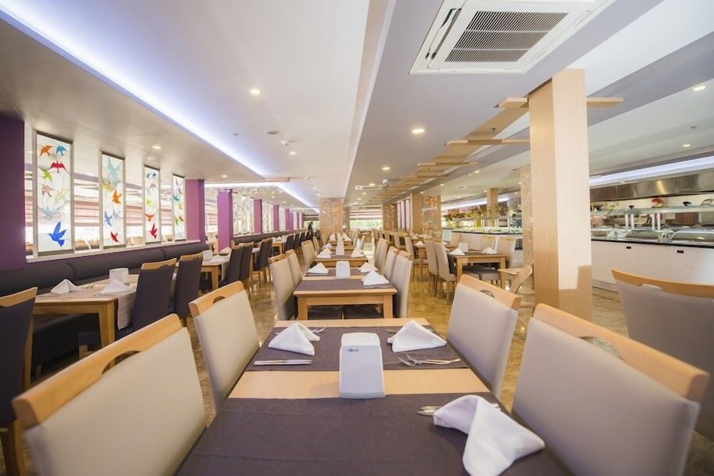 Sandy Beach Hotel 29/48