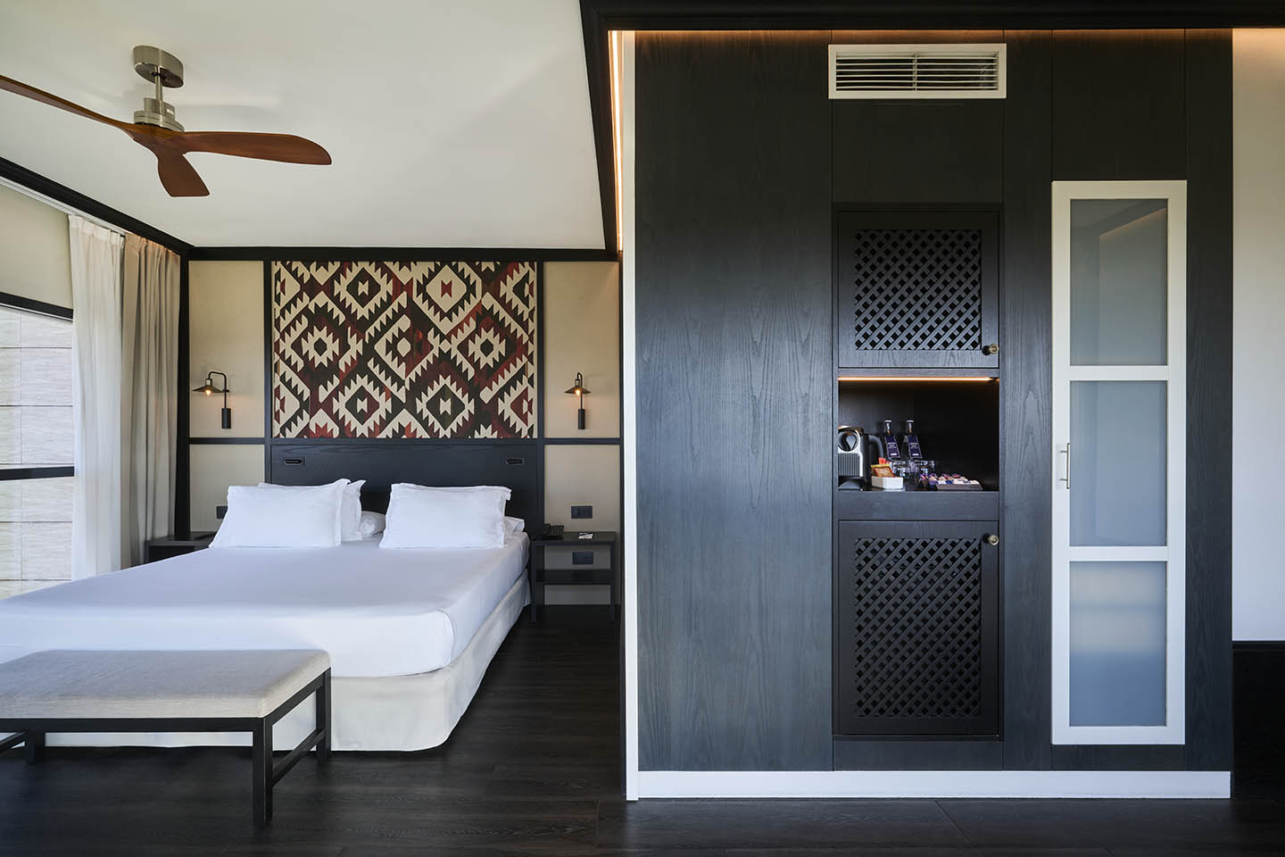 جناح جونيور بريفيليج، H10 Marina Barcelona 4/6