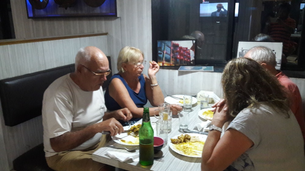 restaurant cafeteria