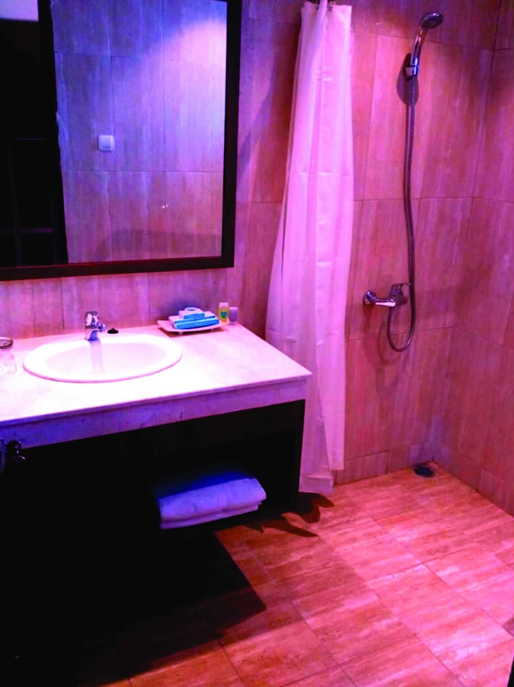 Seaview Cottage Cirebon Waterland 10/23