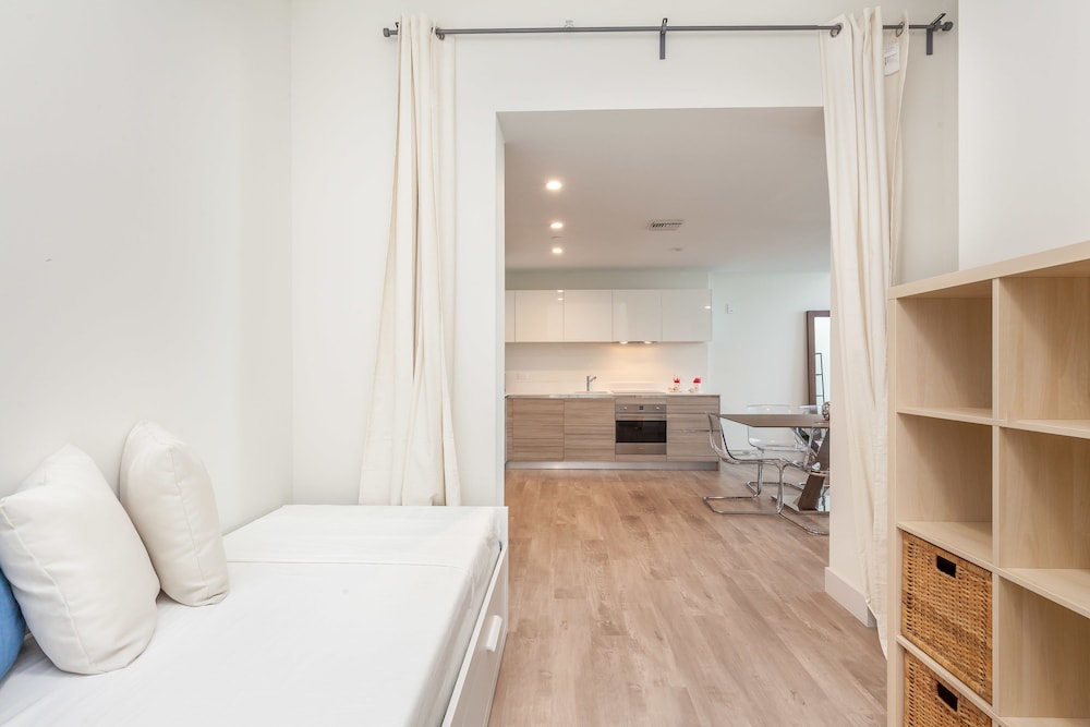 CH Luxury Condos & Studios On The Beach 34/50