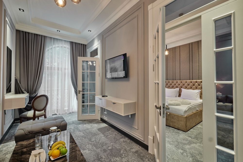 Continental Hotel 17/21