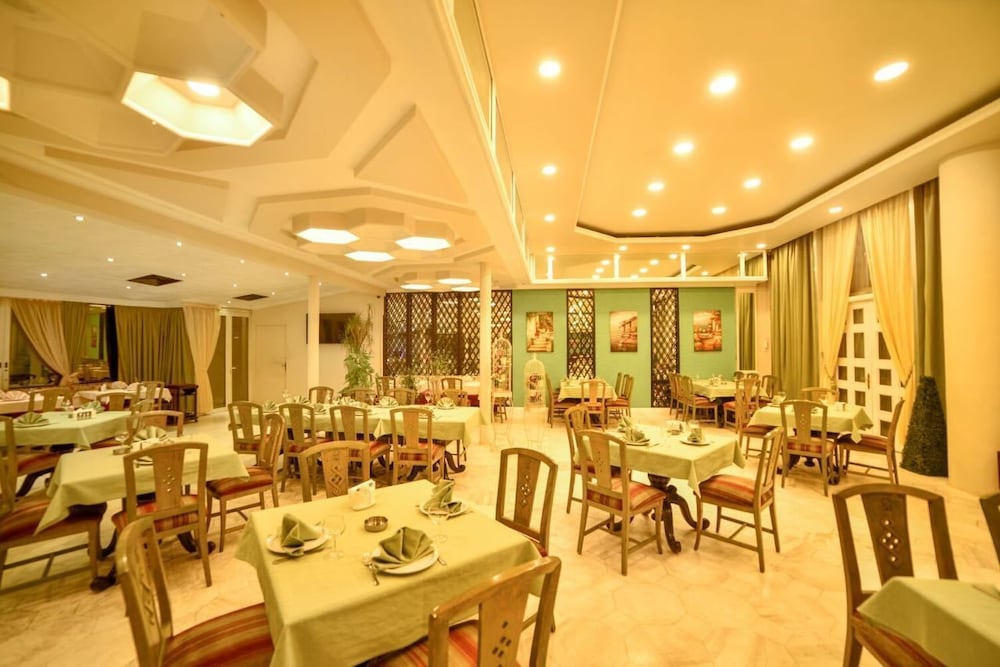 CHTAURA PARK HOTEL 46/50
