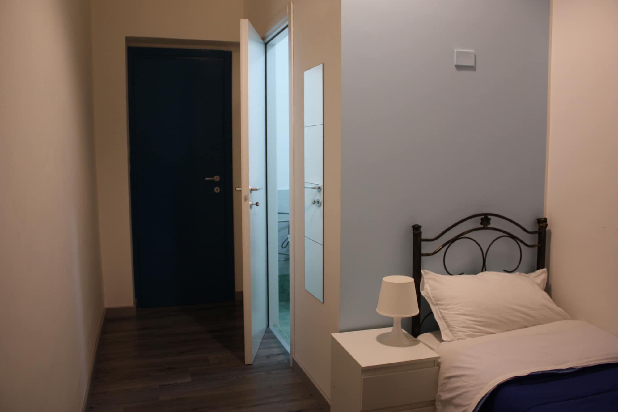 TRADITIONAL, SINGLE, PRIVATE BATHROOM