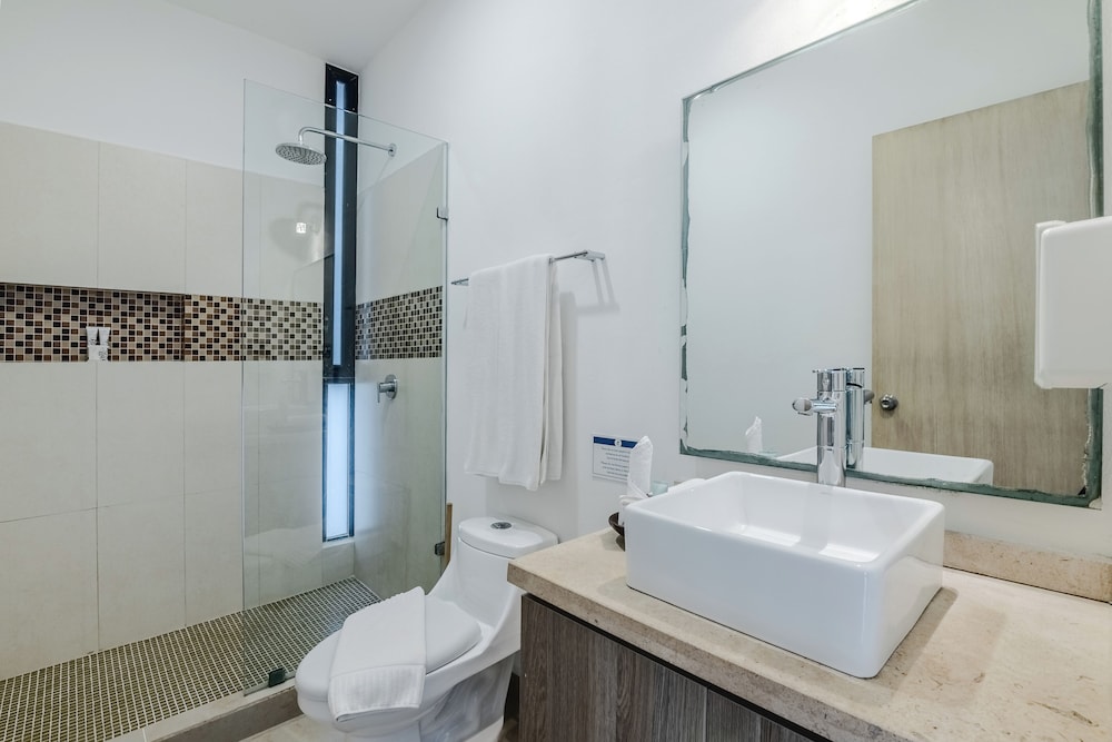 Velas Condos 46/48