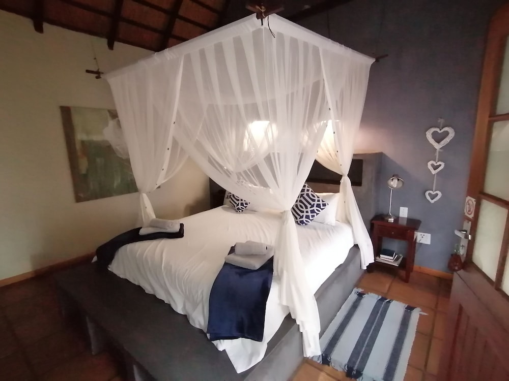 ROOM, DOUBLE BED