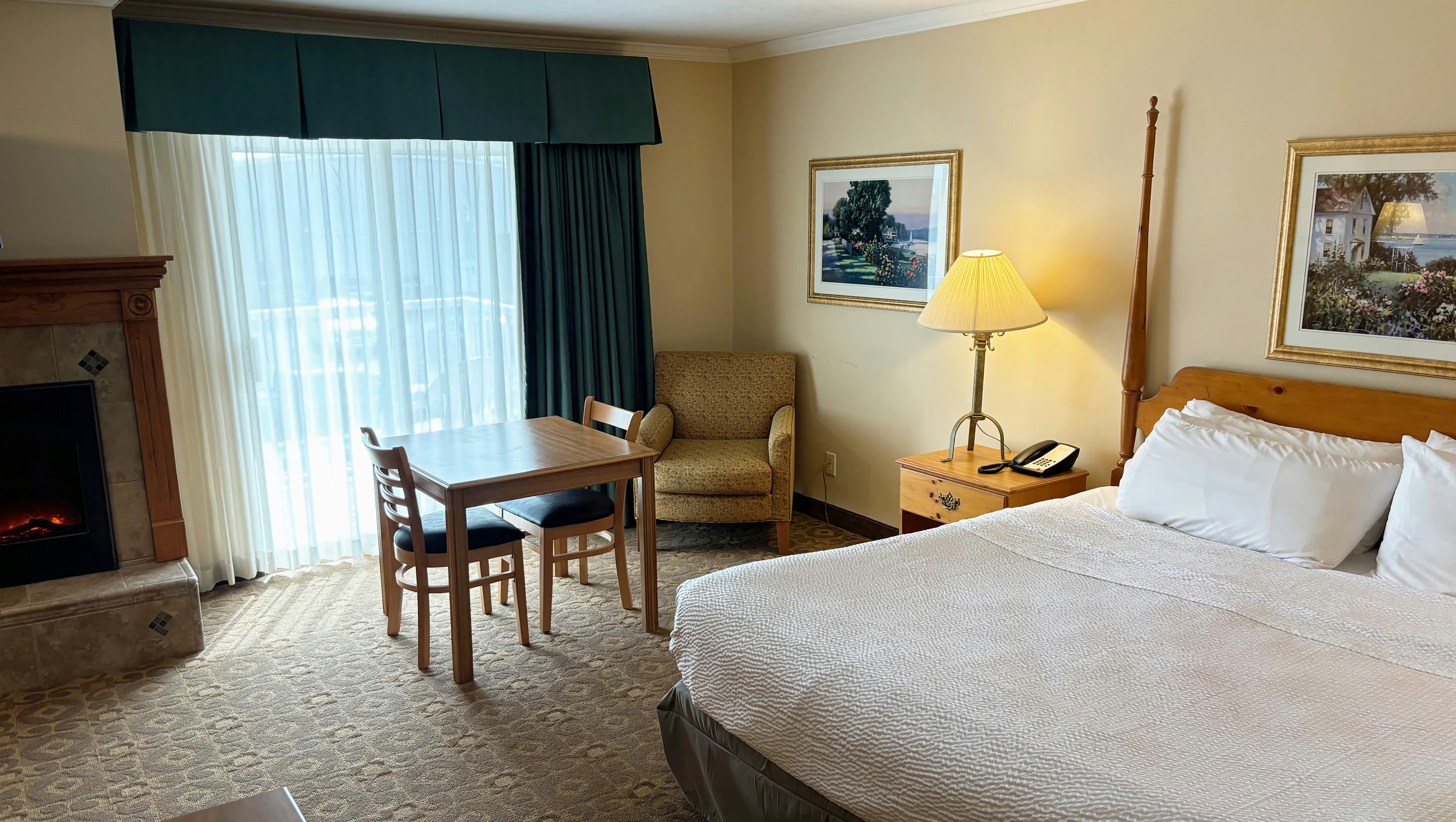 Executive, Suite, King Bed, Jetted Tub