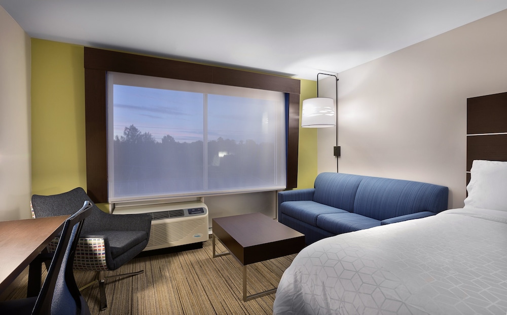 Holiday Inn Express Lake Park 30/41