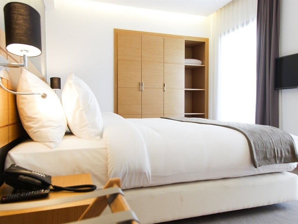 Smarts Hotel 28/58