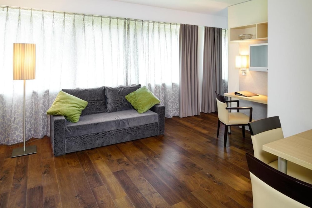 Bonnox Boardinghouse & Hotel 46/61