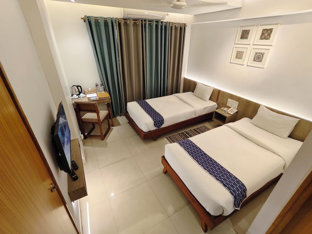 Hotel Nandini 24/70