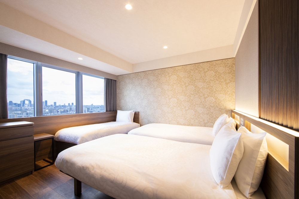 SUPERIOR, TWIN BEDS, SOFA, HIGH FLOOR