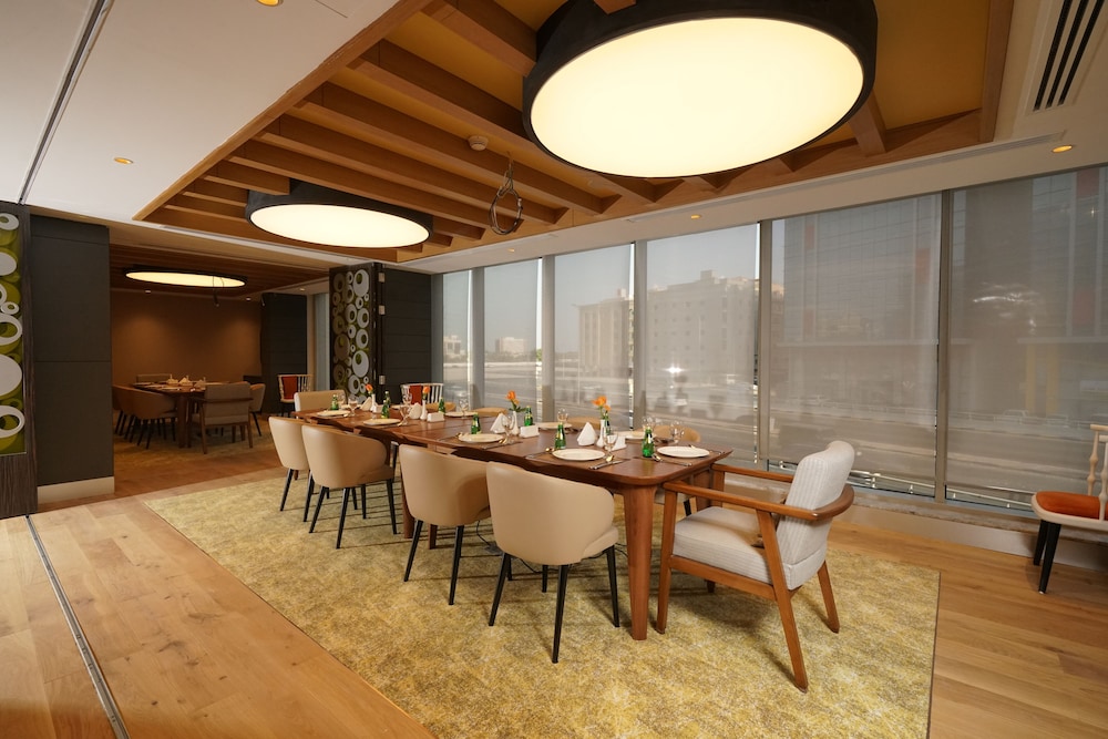 رمادا إنكور باي ويندام كورنيش الخبر(Ramada Encore by Wyndham Al Khobar Corniche) 43/60