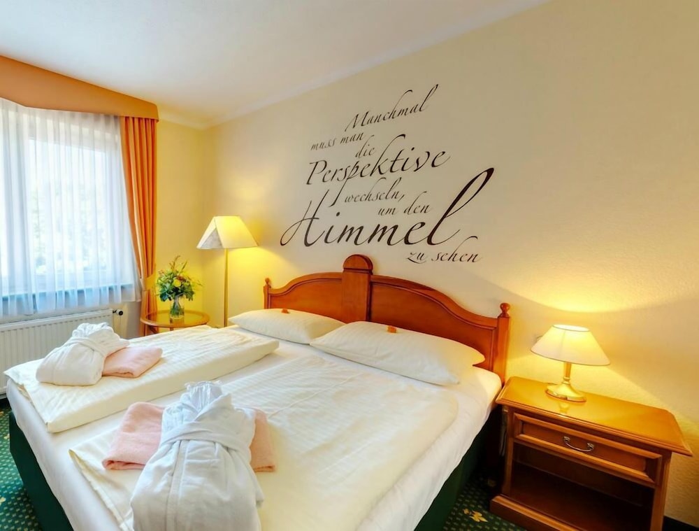 Economy, Queen Bed