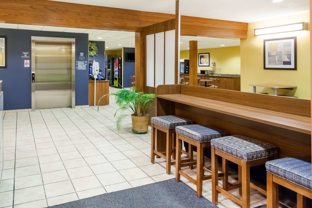 Microtel Inn & Suites By Wyndham Dickson City/Scranton 4/23
