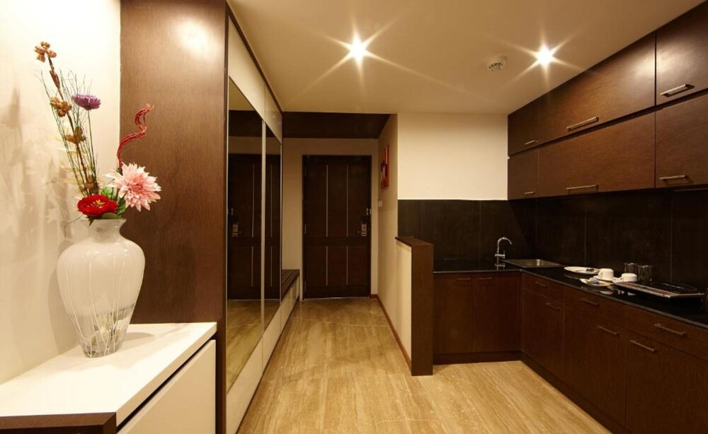 Golden Fruits Business Suites 25/26