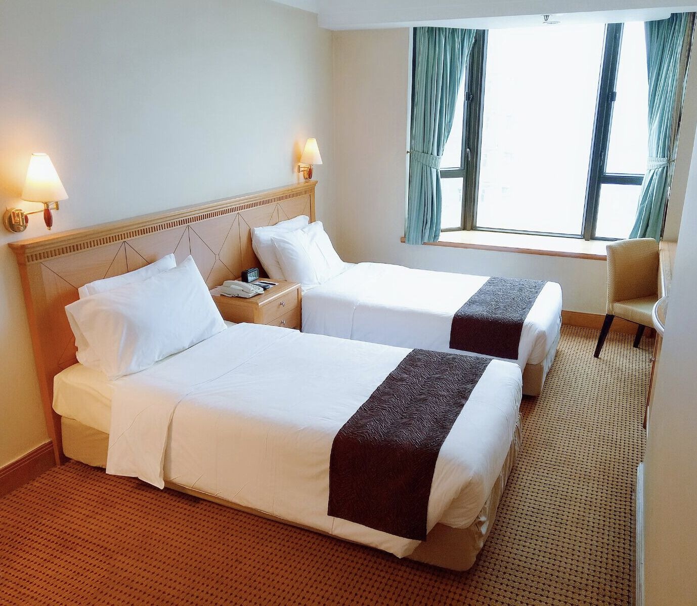 SUPERIOR, TWIN BEDS, CITY VIEW
