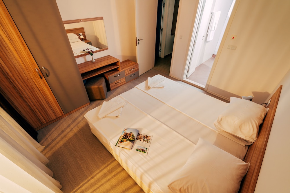 Green Life Beach Resort 36/75