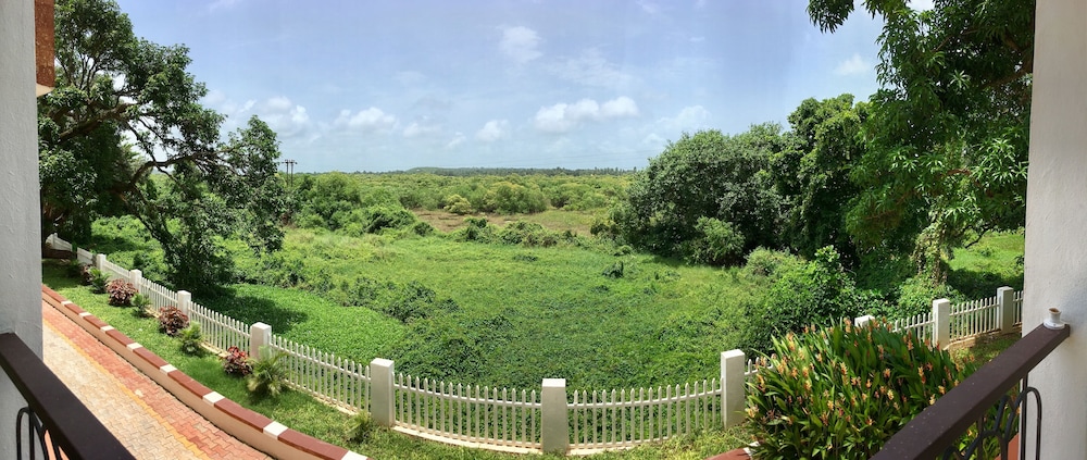 Monarch Suites 24/40