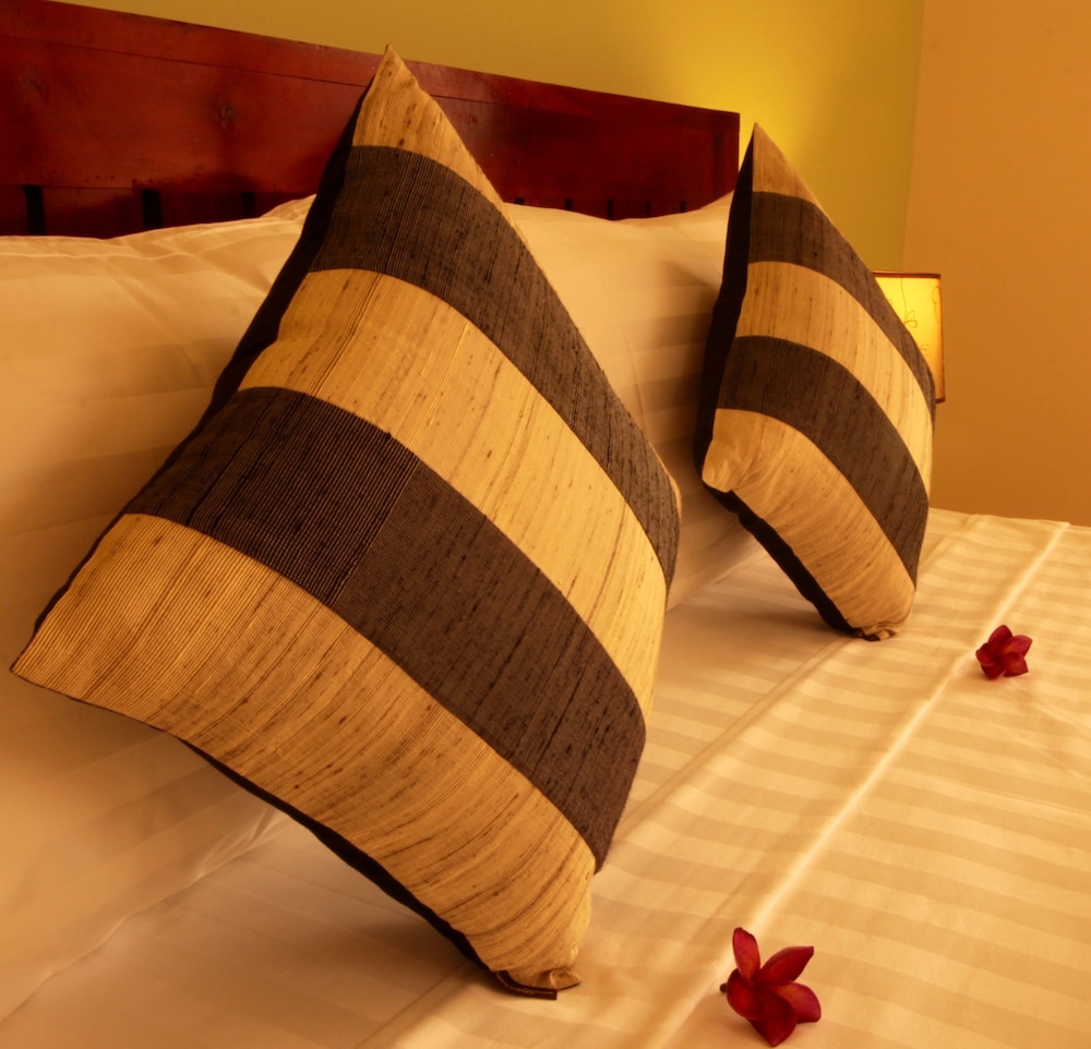 Lemongrass and Ginger Hotel 25/50