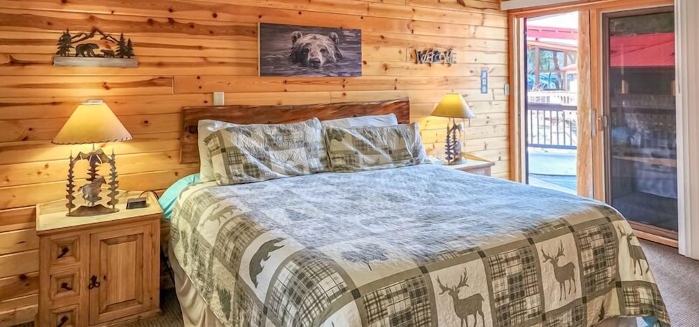 Deluxe, Queen Bed, Resort View, Kitchen
