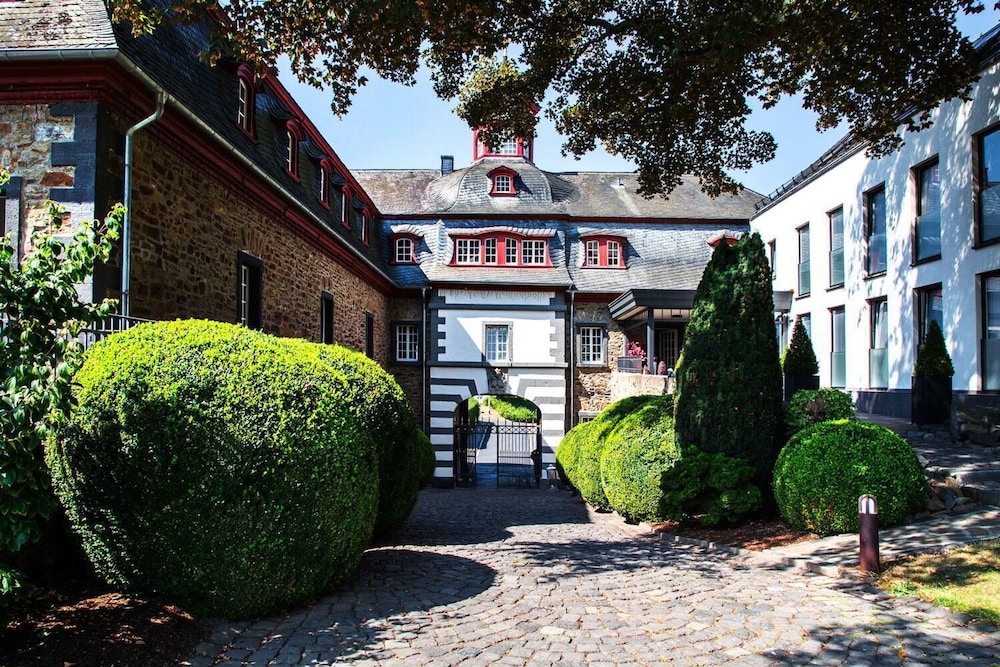 Schloss Hotel Burgbrohl 38/45