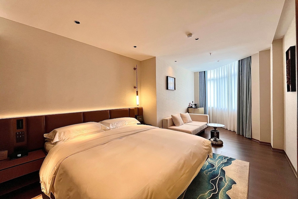 Ramada Encore by Wyndham Shantou Longhu 12/32