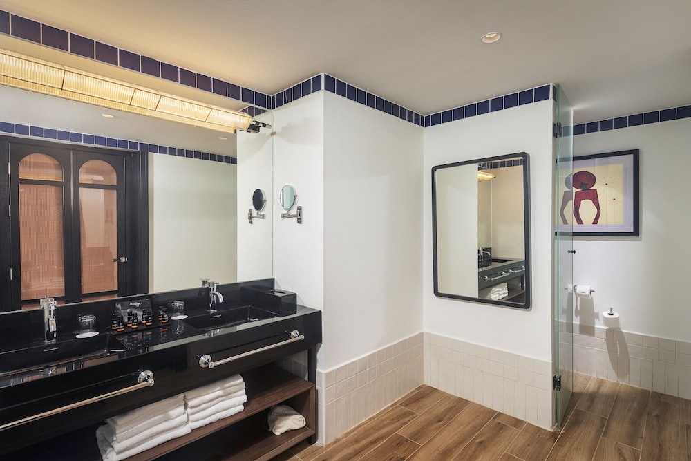 Ocean Eden Bay - Adults Only 50/50