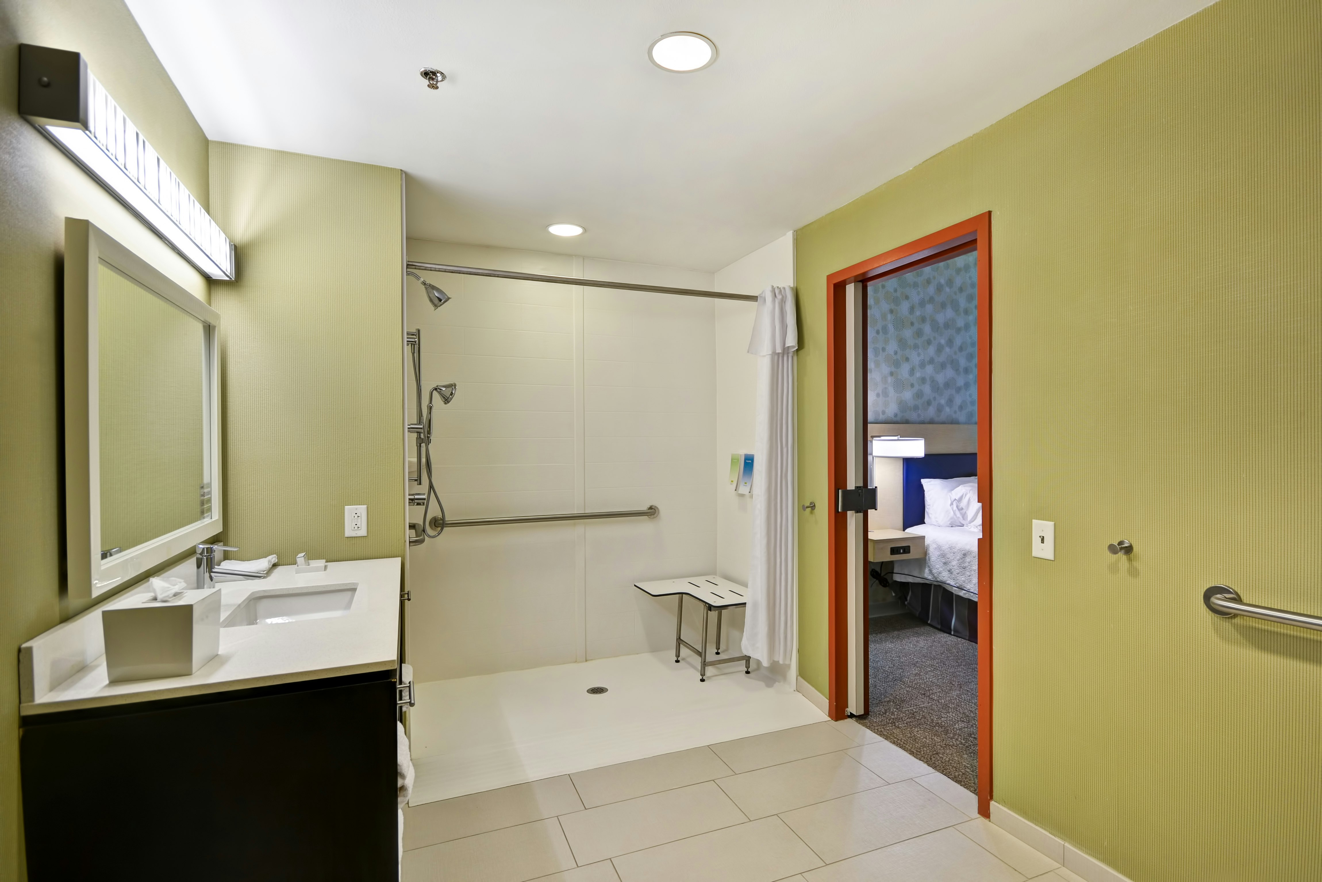 SUITE, KING BED, ACCESSIBLE