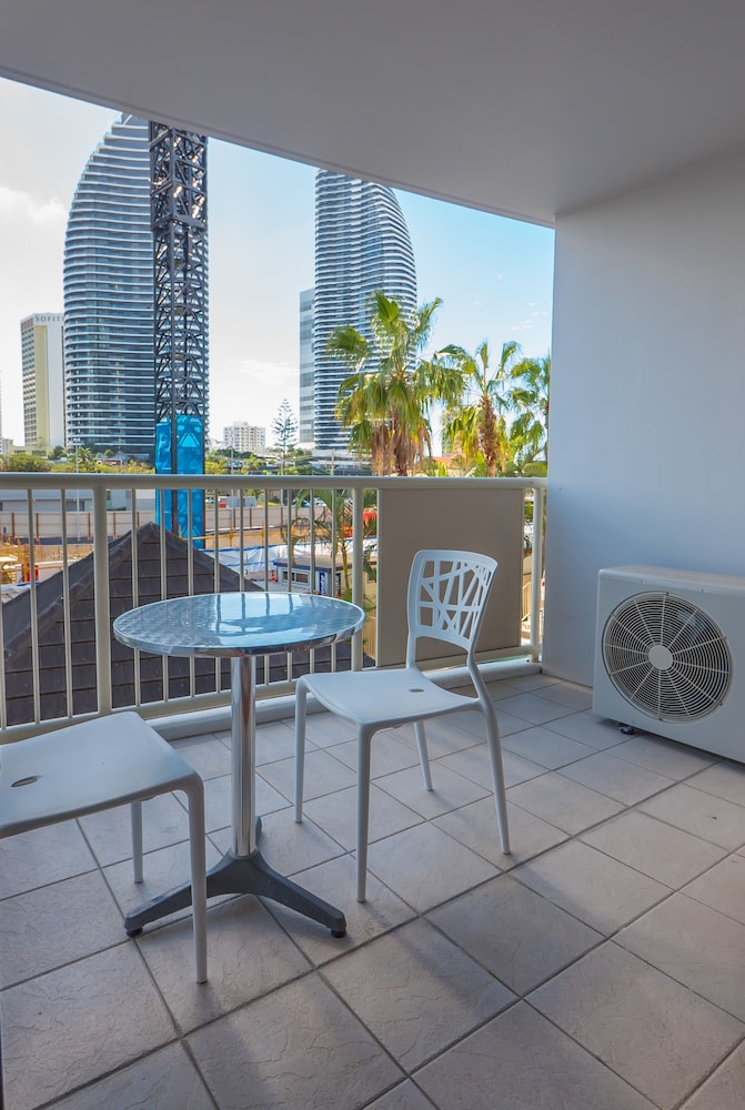 Broadbeach Savannah Hotel And Resort 19/80