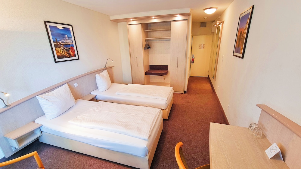 ROOM, DOUBLE BED, BALCONY