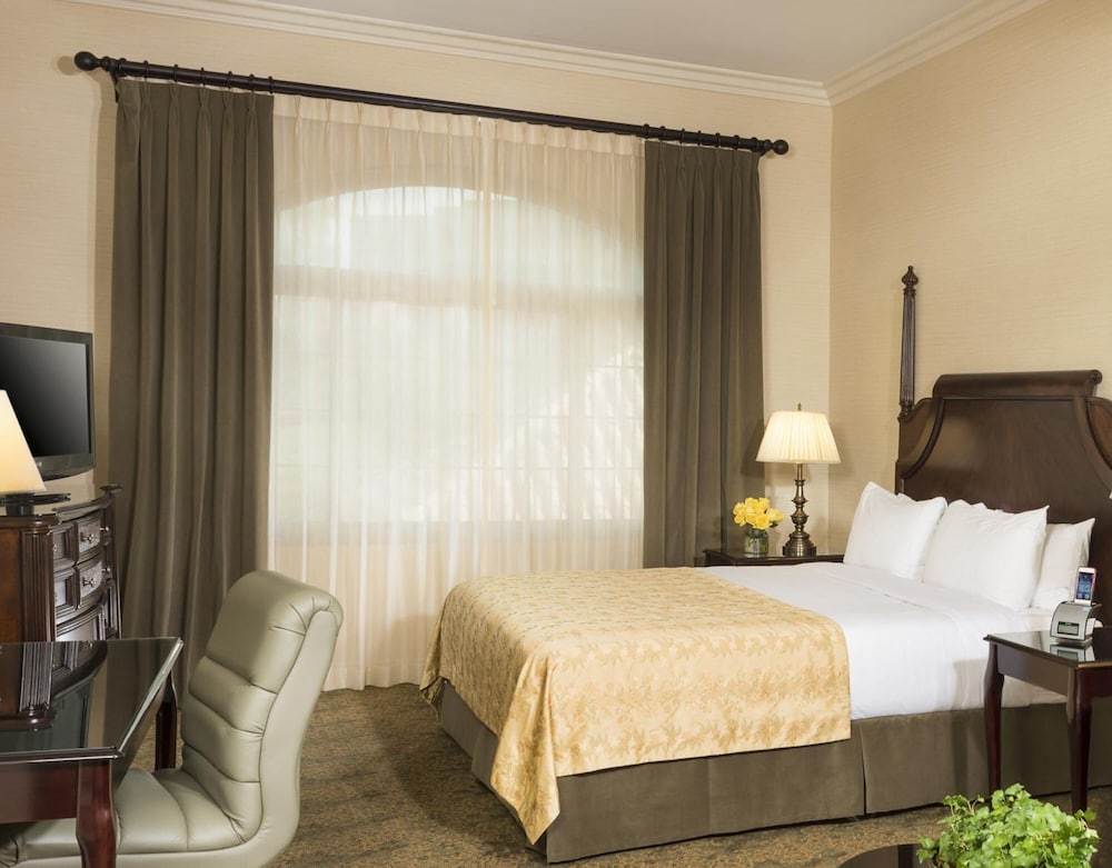 Ayres Suites Diamond Bar 14/65