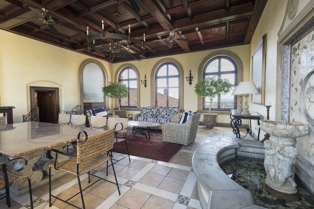 Palazzo Hotel At Montecasino 45/69