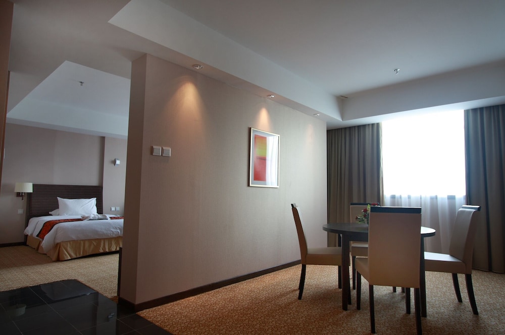 Grand Paragon 22/43