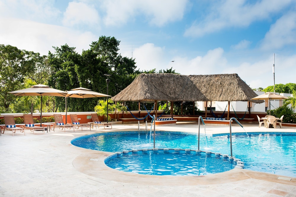 Holiday Inn Merida 9/74