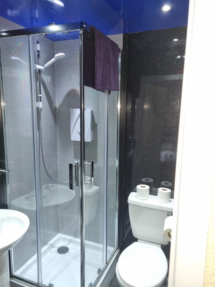 Trentham Private Hotel 36/50