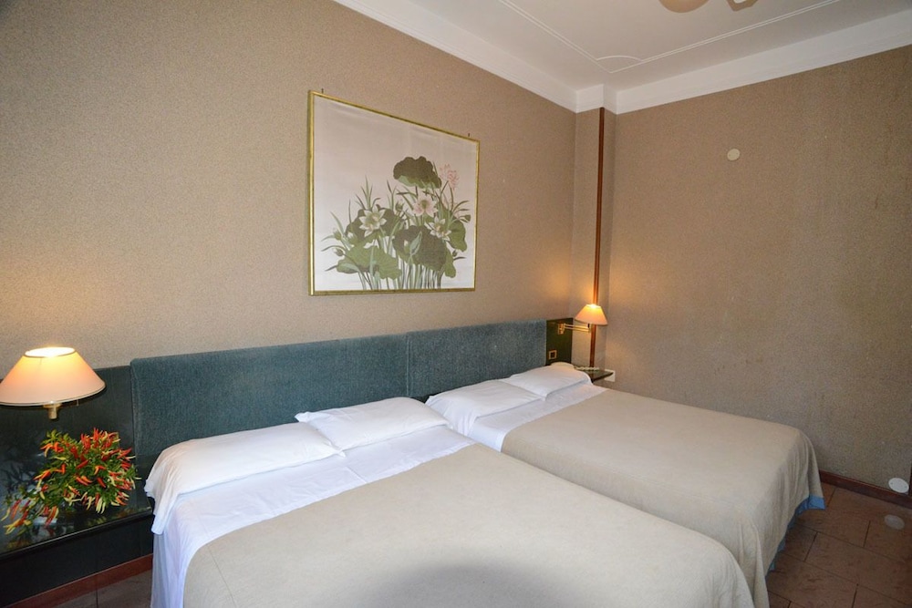 HOTEL GALLES 6/31
