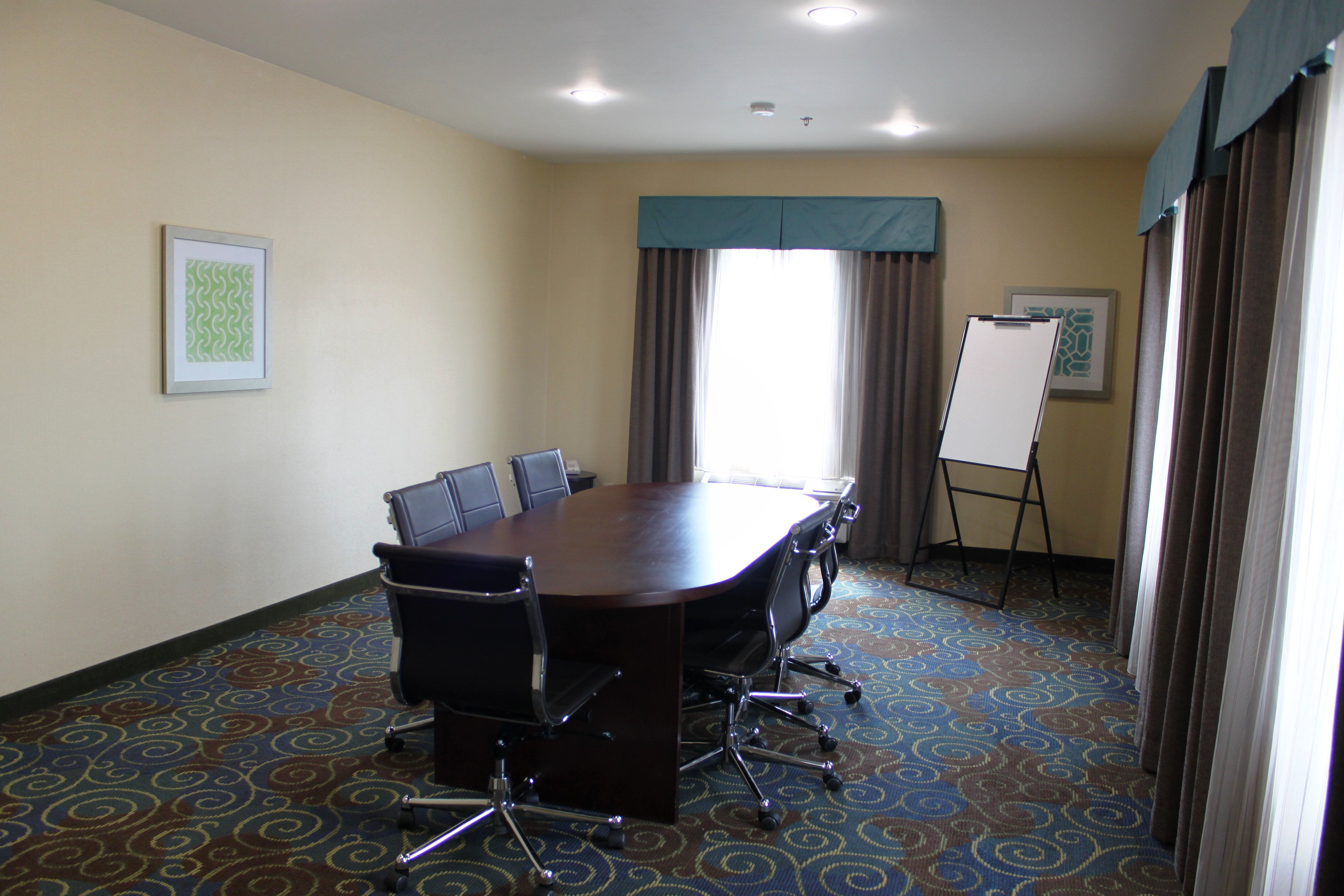 HOLIDAY INN EXPRESS YORKTON EAST 33/39